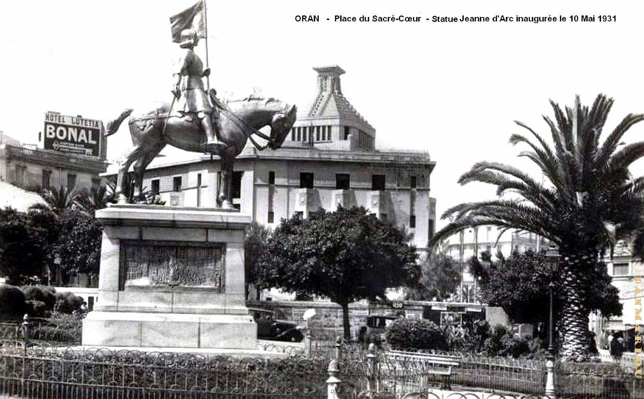 1931 05 10 Oran - Place du Sacre-Coeur et Statue Jeanne d'Arc.jpg
